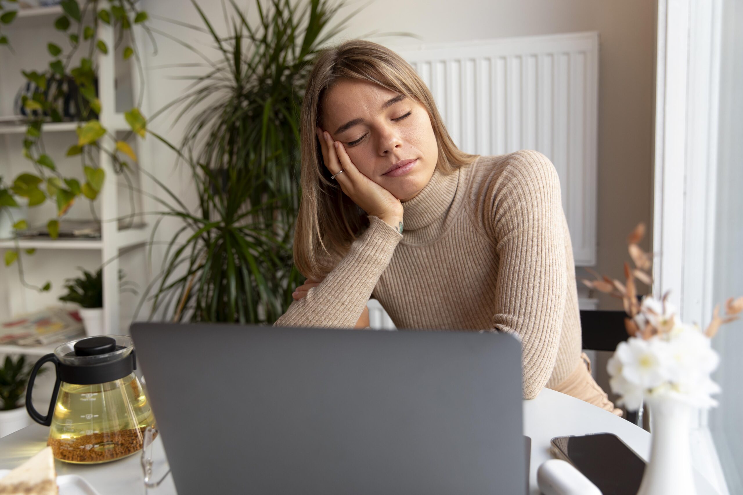 Znudzeni, przebodźcowani, przeciążeni. Czy umiemy jeszcze nic nie robić?