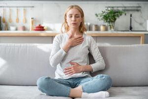 Ćwiczenia oddechowe – jak poprawiają pracę układu oddechowego i redukują stres?