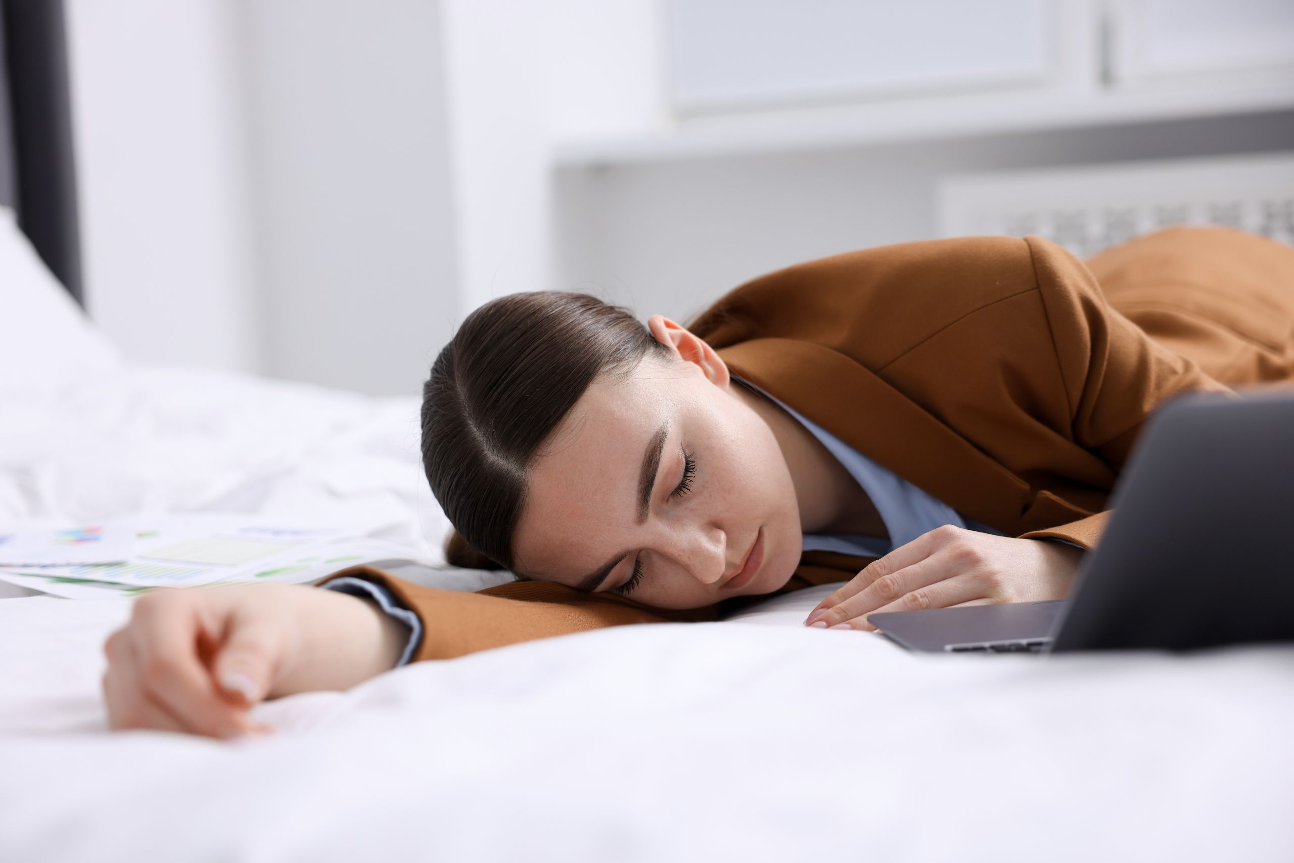 Ciągłe zmęczenie, senność i brak energii – o czym mogą świadczyć?